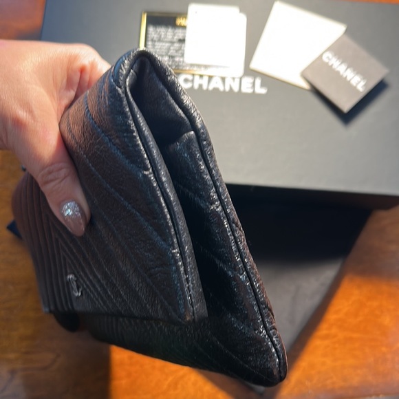 Chanel Clutch - Picture 5 of 16